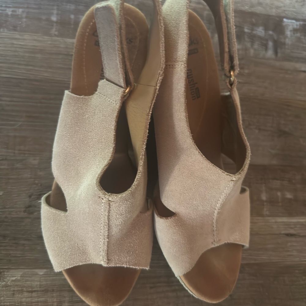 Clarks Cream Sandals with Textured Fabric